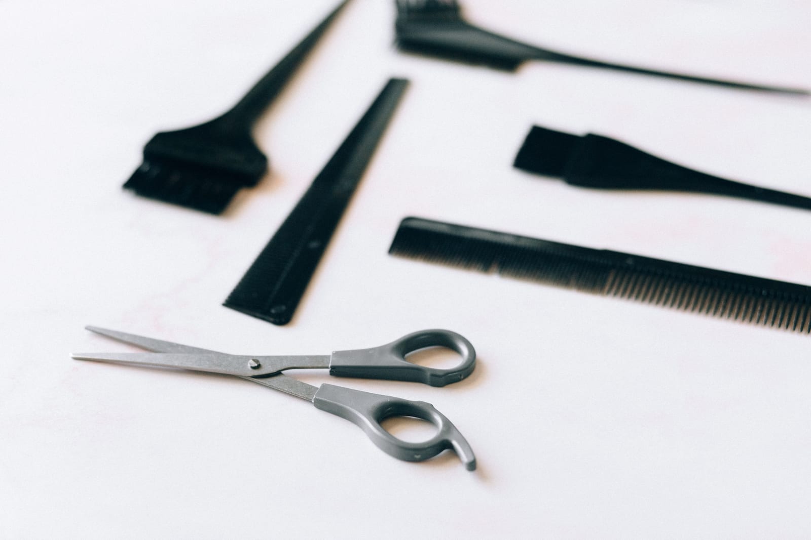 Hairdressing tools laid out on a station.